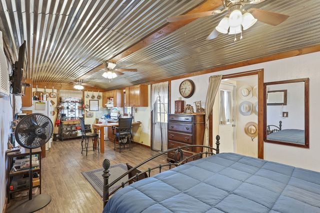 708 N Ave K, Marathon, TX 79842