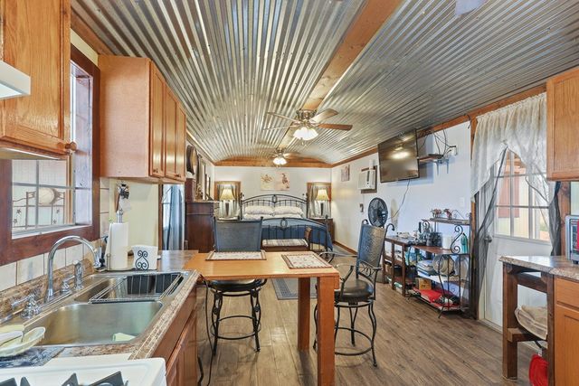 708 N Ave K, Marathon, TX 79842