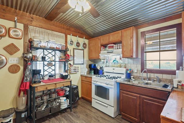 708 N Ave K, Marathon, TX 79842