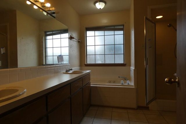 4410 SW Parkway Dr, Lawton, OK 73505