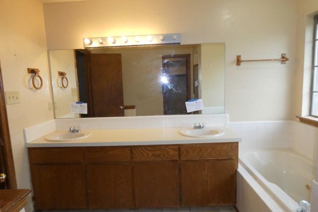4410 SW Parkway Dr, Lawton, OK 73505