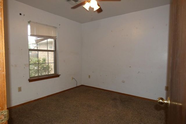4410 SW Parkway Dr, Lawton, OK 73505