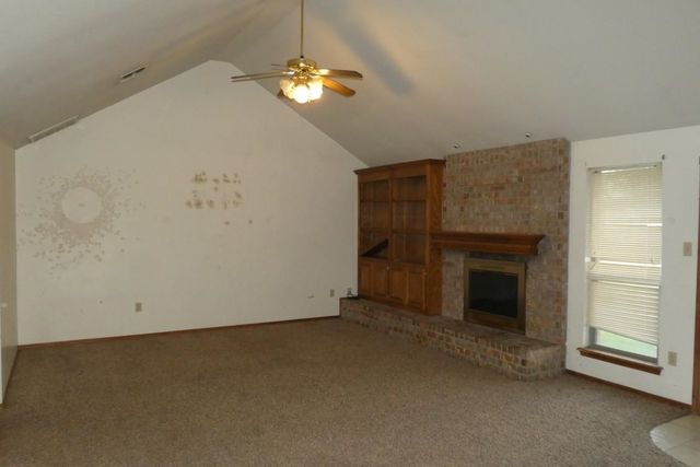 4410 SW Parkway Dr, Lawton, OK 73505