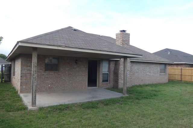 4410 SW Parkway Dr, Lawton, OK 73505