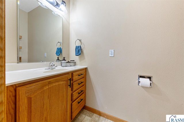 227 Woodhaven Lane, Mankato, MN 56001