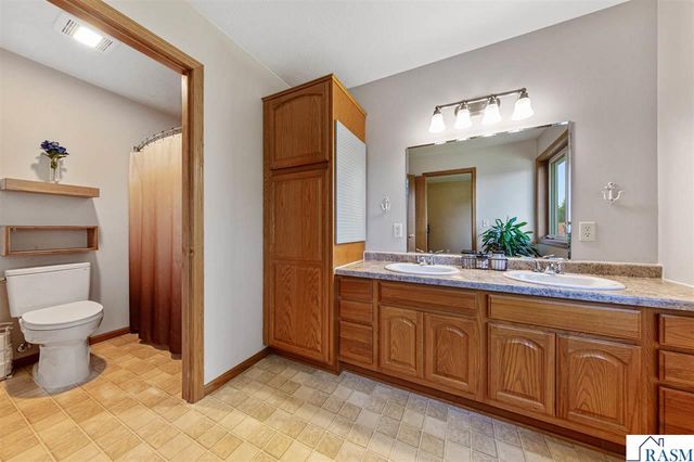 227 Woodhaven Lane, Mankato, MN 56001