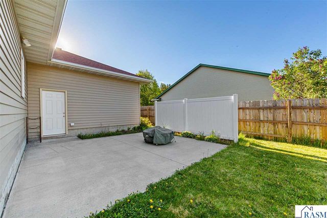227 Woodhaven Lane, Mankato, MN 56001