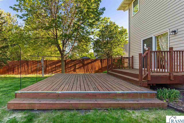 227 Woodhaven Lane, Mankato, MN 56001