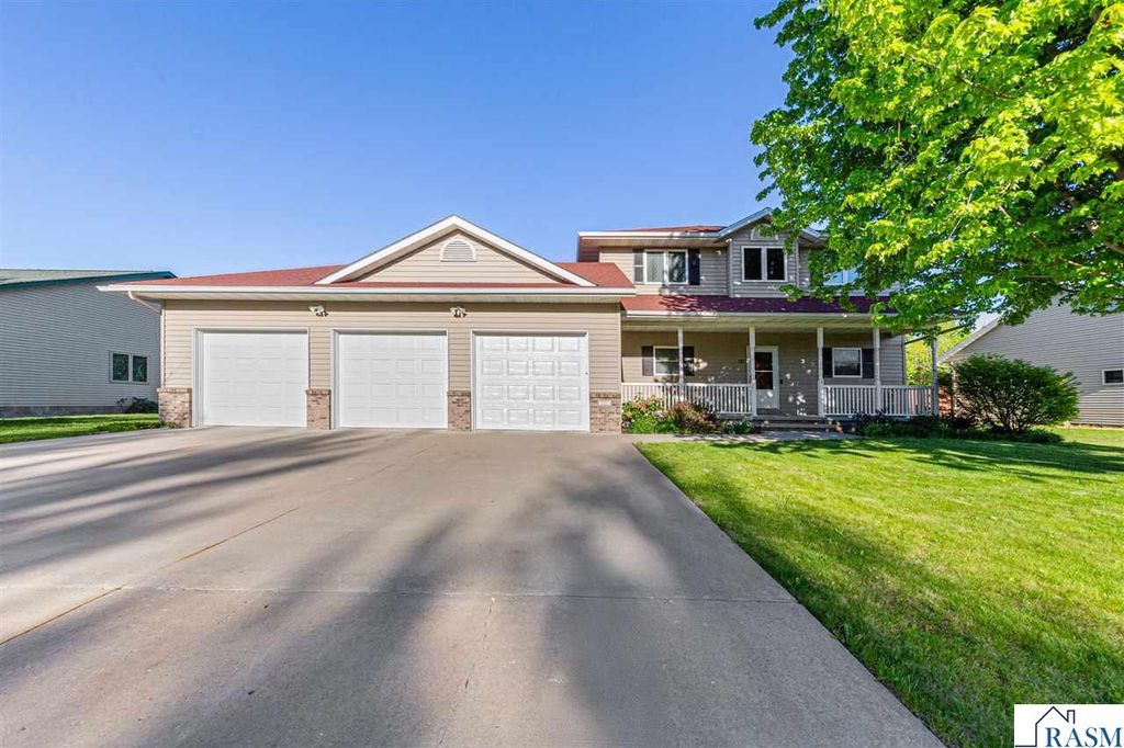 227 Woodhaven Lane, Mankato, MN 56001
