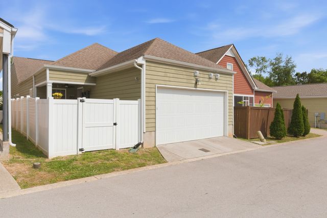 3005 Bienville Dr, Smyrna, TN 37167