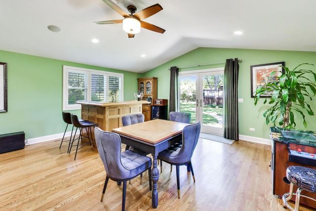 15352 W Cherrywood Lane, Libertyville, IL 60048