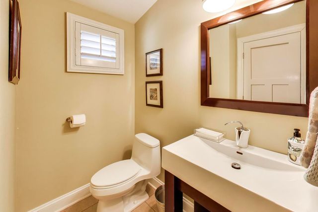 15352 W Cherrywood Lane, Libertyville, IL 60048