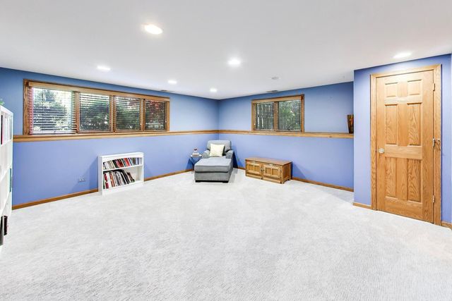15352 W Cherrywood Lane, Libertyville, IL 60048