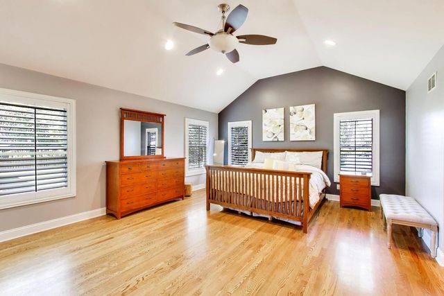 15352 W Cherrywood Lane, Libertyville, IL 60048