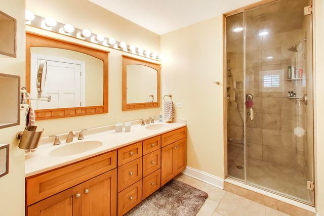 15352 W Cherrywood Lane, Libertyville, IL 60048