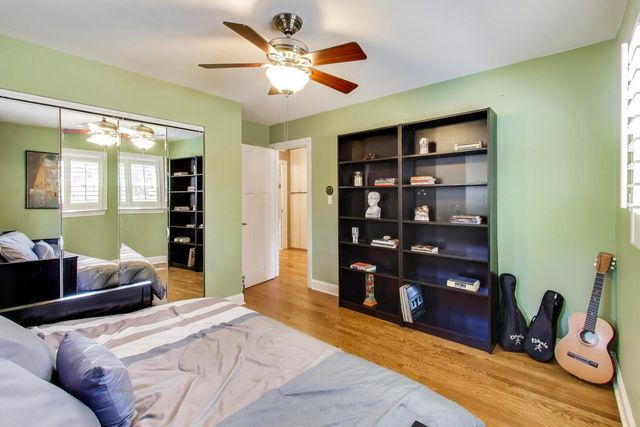 15352 W Cherrywood Lane, Libertyville, IL 60048