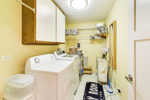 15352 W Cherrywood Lane, Libertyville, IL 60048