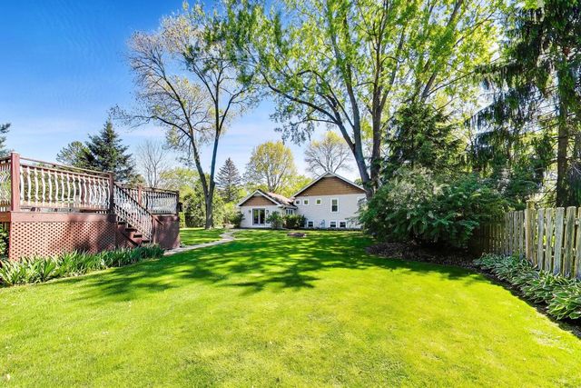 15352 W Cherrywood Lane, Libertyville, IL 60048