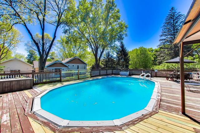 15352 W Cherrywood Lane, Libertyville, IL 60048