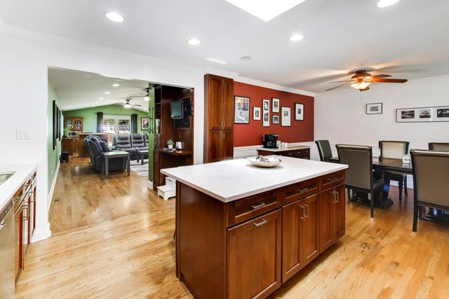 15352 W Cherrywood Lane, Libertyville, IL 60048