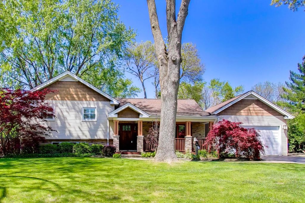 15352 W Cherrywood Lane, Libertyville, IL 60048