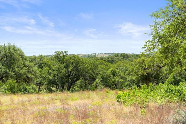 207 Verbena RD, Johnson City, TX 78636