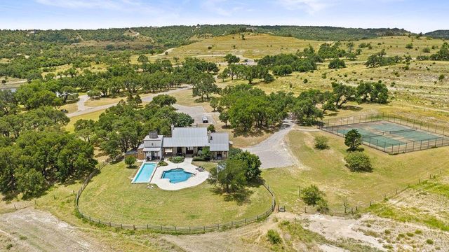 207 Verbena RD, Johnson City, TX 78636