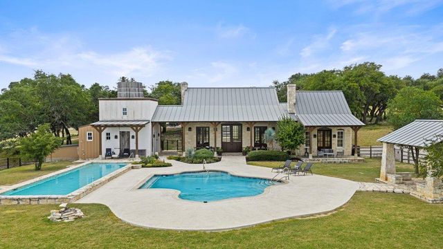 207 Verbena RD, Johnson City, TX 78636
