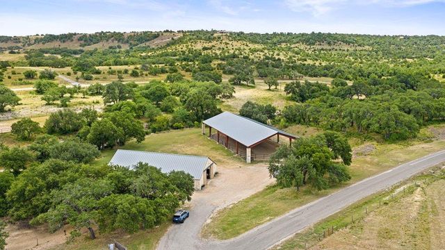 207 Verbena RD, Johnson City, TX 78636