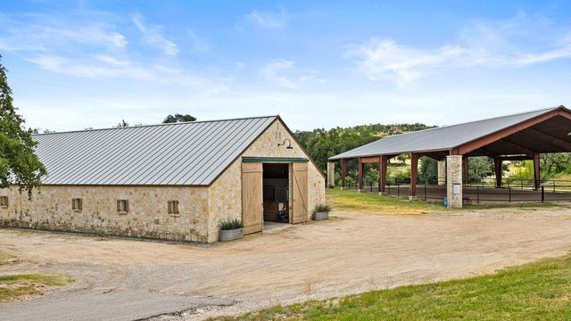 207 Verbena RD, Johnson City, TX 78636