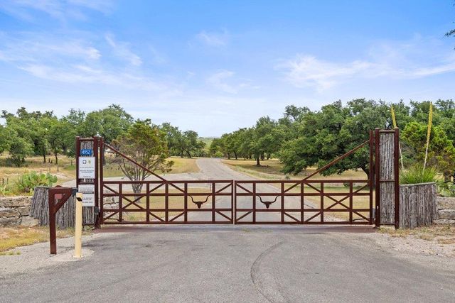 207 Verbena RD, Johnson City, TX 78636