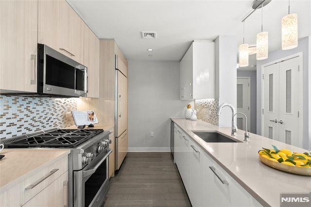 1200 Ave At Port Imperial 521, Weehawken, NJ 07086