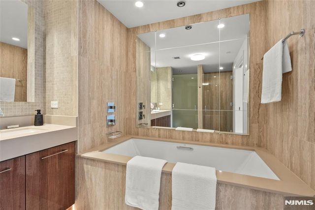 1200 Ave At Port Imperial 521, Weehawken, NJ 07086