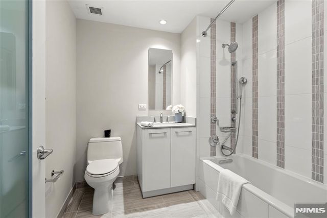 1200 Ave At Port Imperial 521, Weehawken, NJ 07086