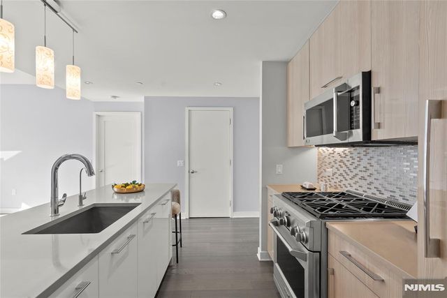 1200 Ave At Port Imperial 521, Weehawken, NJ 07086
