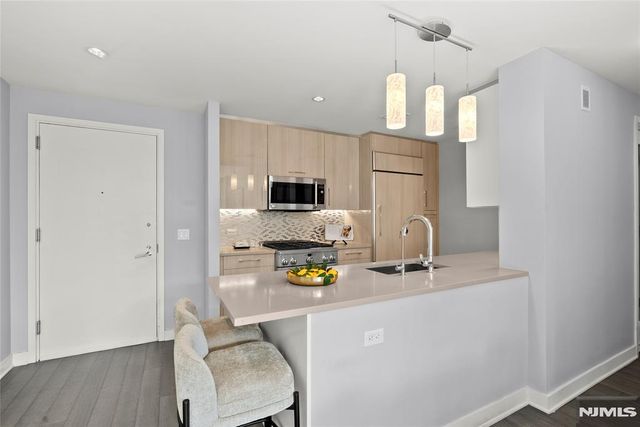 1200 Ave At Port Imperial 521, Weehawken, NJ 07086