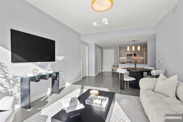 1200 Ave At Port Imperial 521, Weehawken, NJ 07086