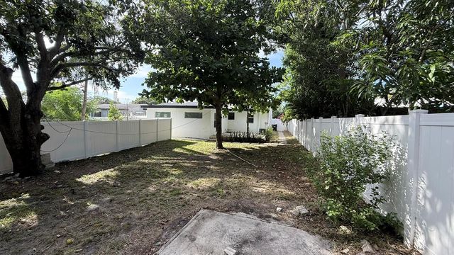 118 SW 7TH Street, Delray Beach, FL 33444