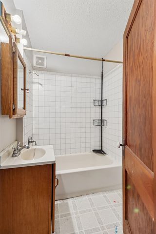 814 W 4th Street S, Newton, IA 50208