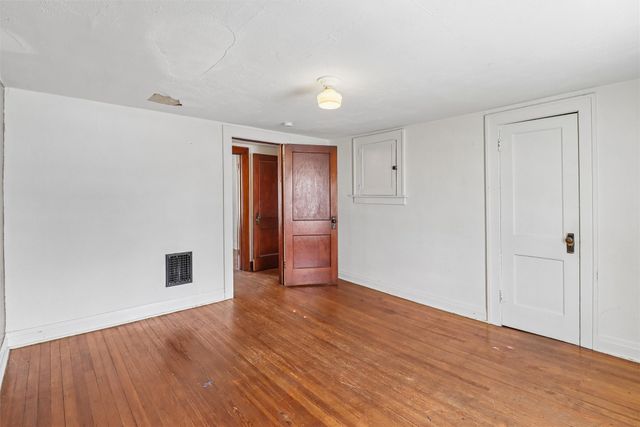 814 W 4th Street S, Newton, IA 50208