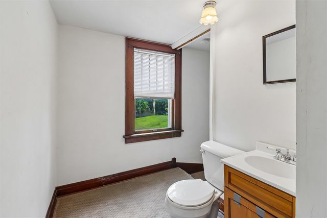 814 W 4th Street S, Newton, IA 50208