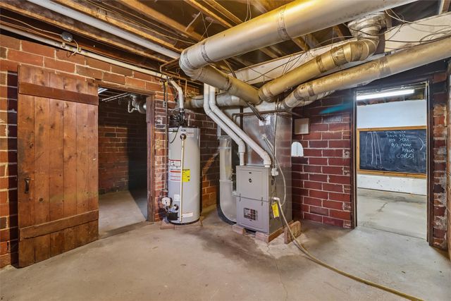 814 W 4th Street S, Newton, IA 50208