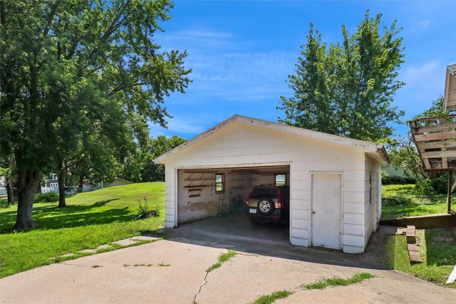 814 W 4th Street S, Newton, IA 50208
