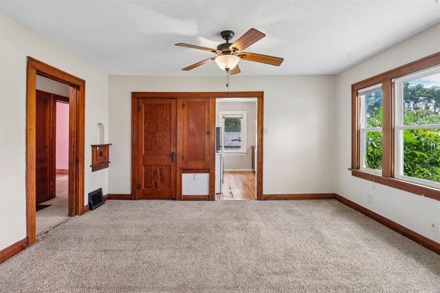 814 W 4th Street S, Newton, IA 50208