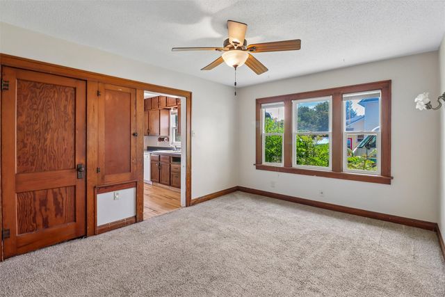 814 W 4th Street S, Newton, IA 50208