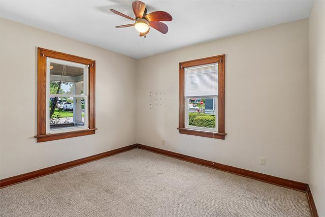 814 W 4th Street S, Newton, IA 50208