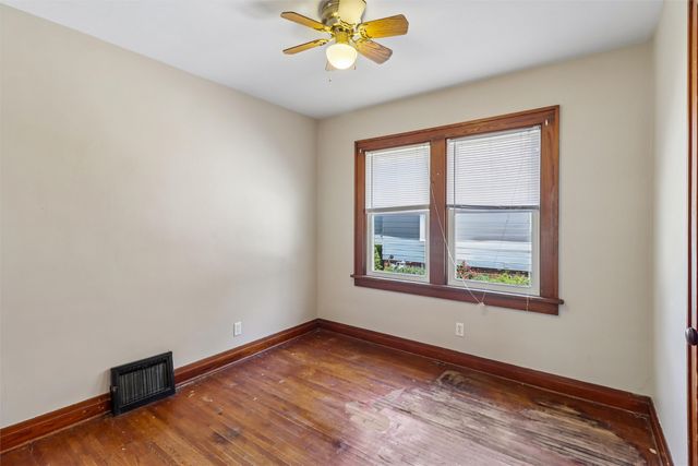 814 W 4th Street S, Newton, IA 50208