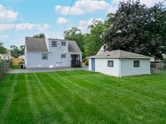 639 N Edgewood Avenue, Lombard, IL 60148