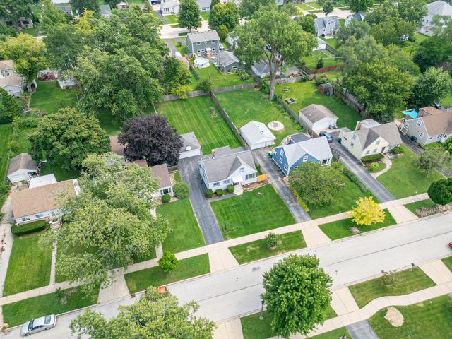 639 N Edgewood Avenue, Lombard, IL 60148