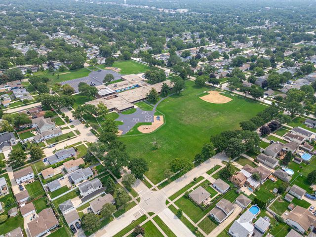 639 N Edgewood Avenue, Lombard, IL 60148
